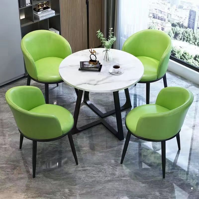 1 table pieds noirs+4 chaises cuir vert