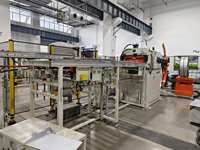 Línea de producción totalmente automatizada para armarios de lavadora integrados con servoalimentador y sistema de brazo robótico