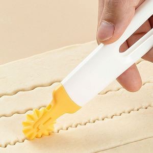 Cortador de Pastelería 4 en 1 y Rodillo para Masa, Cortador Decorativo de Masa y Rueda para Pizza, para Repostería, Cocina, Regalos Promocionales - Product Image 2