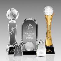 Cadeau d'affaires de récompense de Globe bleu de cristal gravé en gros personnalisé de vente chaude pour la récompense sportive de souvenir