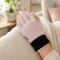 Gants de thérapie hydrogel roses avec logo OEM, gants réutilisables en gel froid/chaud pour les mains, gants à doigts complets