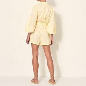 Novedades: Conjunto de dos piezas de lino para mujer, camisa informal de lino con cremallera y cuello vuelto, y shorts de lino de cintura alta elástica con corte en A. - Product Image 2