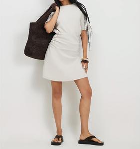 Robe courte blanche pour femme, style A, avec taille froncée, coupe élastique, style estival, design minimaliste confortable - Product Image 1