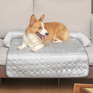 ที่นอนสัตว์เลี้ยงผ้าไหมน้ำแข็ง แผ่นรองเย็นสำหรับฤดูร้อน ป้องกันรอยขีดข่วน แผ่นรองเย็นสำหรับสุนัขและแมว แผ่นรองกันลื่น รองรับคาง สำหรับสุนัขพันธุ์เล็ก <span class=keywords><strong>ลูก</strong></span>สุนัข <span class=keywords><strong>ลูก</strong></span>แมว - Product Image 1