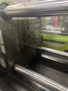 ماكينة تشكيل تشكيل القوالب مع آلة حقن القوالب البلاستيكية اللعبة الرائجة البيع BJ126 طن ماكينة قولبة بالحقن أفقية - Product Image 3