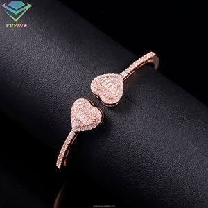 Yu Ying Nuevo Brazalete de Plata de Ley S925 con Diamantes de Moissanita Baguette de Diseño Personalizado, Joyería Unisex - Product Image 5