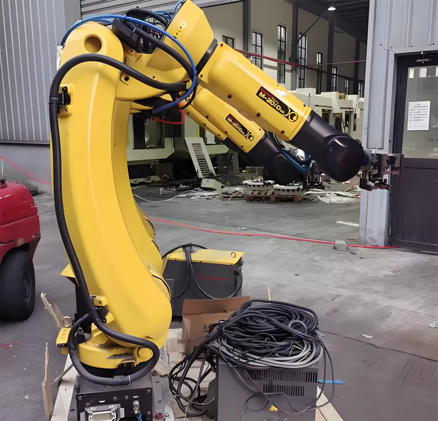 FANUC M-20iD/25 Robot Is a 6axis Compact Industrial with Payload of 25kg and a Reach of 1831mm for Welding Handling Palletizing