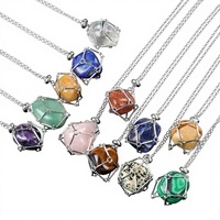 Collier en acier inoxydable avec pierre roulée irrégulière, améthyste polie à la main, et pochette en maille métallique à sections de bambou