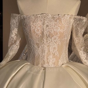 Wx362 Ivory Satin Modern Ball Gown <b>Wedding</b> Dress Appliques Sweetheart Neckline Chapel Train Floor-Length Handmade Lace Waist - Product Image 4