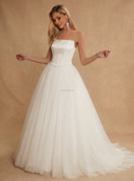 Gaun Pengantin dengan Ekor, Gaun Pengantin untuk Pengantin Wanita Ukuran Besar, Aplikasi Mutiara dan Renda, Model Ball Gown, Gaun Pengantin Custom Warna Ivory