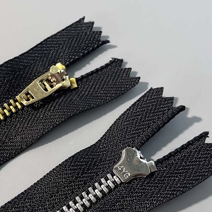 Personnalisé 4 # Y Dents 304 Dents en acier Serrure automatique Fermeture à glissière à extrémité fermée - Product Image 2
