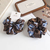 MUJU B542 Scrunchies Dulces de 22cm, Azules Florales de Satén, Grandes y Voluminosos, para Cola de Caballo, con Tarjeta de Logotipo Personalizado, Listos para Venta Minorista