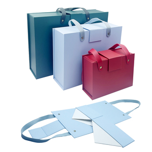 Valise de luxe pour cosmétiques, personnalisable avec logo, boîtes rigides magnétiques, poignée, papier recyclé, doublure en éponge - Product Image 2