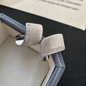 Pendientes de Plata de Ley S925 de Estilo Vintage Italiano, Diseño Trenzado de Lujo en Oro Blanco, Joyería al por Mayor - Product Image 1