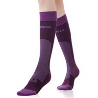 Chaussettes de compression sportives professionnelles sans couture en nylon pour femmes, idéales pour la randonnée, la course à pied, le marathon, le cyclisme, et absorbant les chocs.