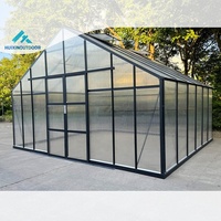 Serre tunnel de jardin en polycarbonate résistant aux UV avec panneaux en verre trempé et fenêtre de ventilation