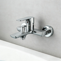Robinet de salle de bain mural contemporain en laiton chromé avec mitigeur monocommande eau chaude et froide pour baignoire et douche