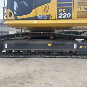 Excavatrice sur chenilles Komatsu PC200 d'occasion bien entretenue, modèle 2022, faible nombre d'heures de fonctionnement, moteur, boîte de vitesses, engrenages non remis à neuf, durable et robuste - Product Image 5