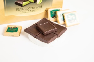 Sandwich Croustillant Premium à la <span class=keywords><strong>Pistache</strong></span> Fondante et au Chocolat Noir, Fourré au <span class=keywords><strong>Sirop</strong></span>, 60g - Product Image 4