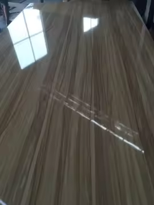 لوح ميلامين بتصميم عصري مقاس 4×8 بسطح لامع عالي اللمعان، من الألياف الخشبية E1 مقاوم للرطوبة لتزيين الأثاث الداخلي - Product Image 4