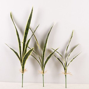 Hoja de Planta Serpiente Artificial con Bordes Amarillos, Decoración de Escritorio Interior de Plástico, Hojas de Alta Simulación para Decoración del Hogar y Accesorios de Boda - Product Image 2