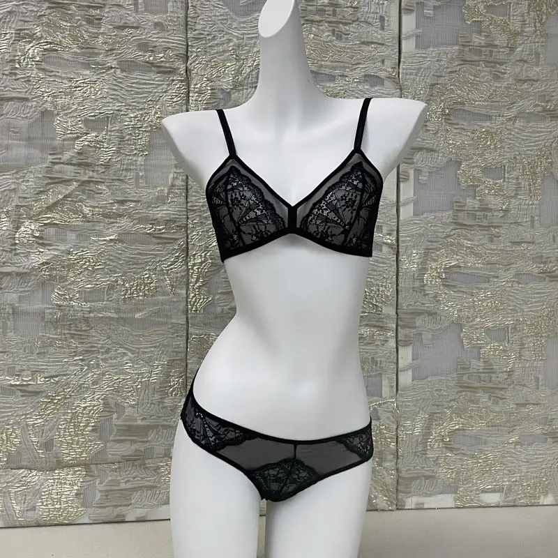 Nueva llegada al por mayor de encaje sexy sujetador Tanga conjunto hueco abierto de tres puntos transparente ropa interior seductora ropa de dormir Lencería