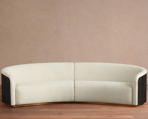 Sofá Modular Curvo con Tela Bouclé, Seccional en Forma de Media Luna con Laterales de Listones de Madera y Base de Plinto de Latón para Sala de Estar - Product Image 1