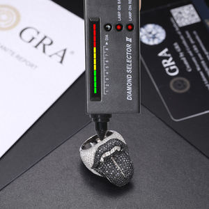 Bijoux de Rappeur Bague de Lèvre et Langue Hip Hop Lick of Death Entièrement Sertie de Diamants Moissanite VVS en Argent Massif 925 Plaqué Or Blanc - Product Image 3