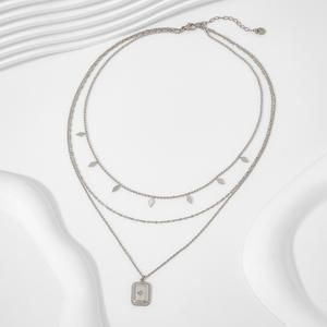 Moneda en capas de acero inoxidable, accesorio delicado de 18K - Product Image 4