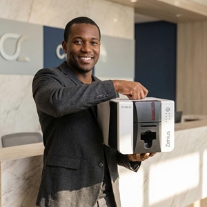 Imprimante de cartes d'identité PVC Evolis Zenius 2 recto simple, économique et facile à utiliser, à prix compétitif - Product Image 4