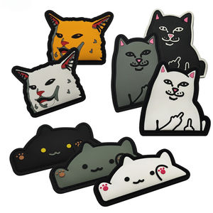 Insignias de Gato de PVC 3D Satíricas y Divertidas al por Mayor con Cierre de Gancho en la Parte Posterior para Decoración de Mochilas, Gorras y Ropa - Product Image 1