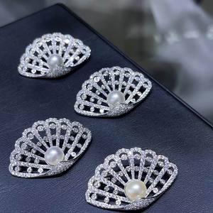 Broche de Perla de Agua de Mar con Forma de Concha, Color Blanco Australiano, Casi Redonda, con Pequeños Defectos, Accesorio de Moda para el Pecho - Product Image 3