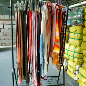 PJ02 <span class=keywords><strong>Lot</strong></span> mixte d'écharpes d'automne et d'hiver d'occasion, <span class=keywords><strong>lot</strong></span> en vrac, écharpes en <span class=keywords><strong>laine</strong></span> et en coton assorties pour hommes et femmes - Product Image 2