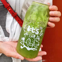 Op maat gemaakte bedrukte wegwerp plastic potjes voor cola, koffie, frisdrank, dranken; transparante PET-fles met afsluitbare deksel van aluminium.