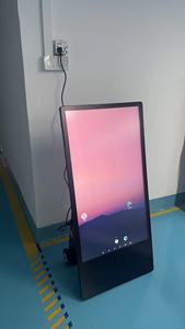 Affichage numérique LCD portable de <span class=keywords><strong>32</strong></span> <span class=keywords><strong>pouces</strong></span> alimenté par batterie, en forme de A, pour la publicité en extérieur et la promotion de vente au détail - Product Image 1