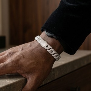 Bracelet en argent plaqué avec chaîne cubaine en moissanite VVS de qualité supérieure, tendance, pour unisexe, idéal pour les occasions spéciales - Product Image 3