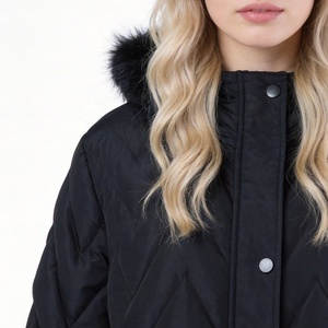 Veste longue matelassée pour <span class=keywords><strong>femme</strong></span> - Manteau d'hiver épais et chaud avec capuche en fausse fourrure, parka matelassée à chevrons - Logo personnalisé - Product Image 6
