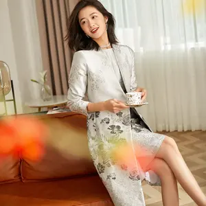 Robe longue en brocart gris clair, tissage jacquard, sur mesure, <span class=keywords><strong>pour</strong></span> <span class=keywords><strong>la</strong></span> mère <span class=keywords><strong>de</strong></span> <span class=keywords><strong>la</strong></span> mariée, tenue <span class=keywords><strong>de</strong></span> mariage - Product Image 2