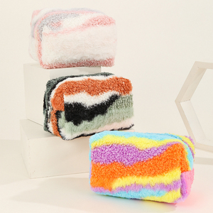 กระเป๋าเครื่องสำอางลายทางสีสันสดใสสำหรับวัยรุ่น กระเป๋าใส่ของน่ารักทันสมัยสำหรับใส่ผม ผิวหน้า และเครื่องสำอาง  กระเป๋าแต่งหน้าขนปุย - Product Image 1