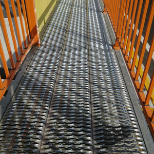 אלומיניום מחורר חוט מתכת מחורר אלומיניום עם חוט פלדה רשת אנטי החלקה רמפה חתוך מרותך - Product Image 4