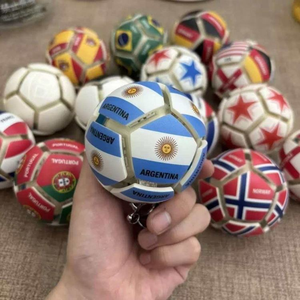 Porte-clés anti-stress personnalisé en forme de ballon de football avec drapeau national, jouet pour soulager l'anxiété et le stress, idéal pour les événements sportifs et les cadeaux - Product Image 4