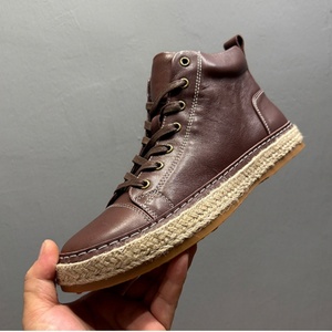 ดีไซน์พื้นรองเท้าผู้ชายสำหรับรองเท้าเดินสไตล์แฟชั่นและลำลอง รองเท้าบูทหนังผูกเชือกผู้ชายแบบใหม่สีน้ำตาลเรโทร - Product Image 2