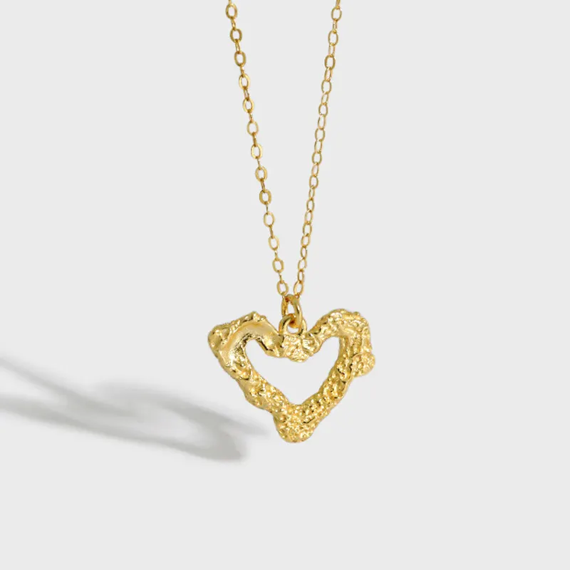 S925 plata esterlina hecha a mano textura Irregular corazón colgante collar diseño Simple S925 18K oro Bump corazón Collar para niñas