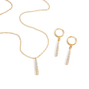 Conjunto de collar con colgante de barra de diamantes chapado en oro y aretes de aro para mujer, conjunto de joyería para uso diario. - Product Image 5