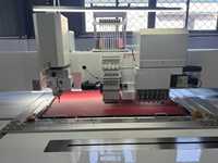 Machine de broderie de couture à perforation rotative CNC 3 en 1 pour rembourrage de siège de voiture, design d'intérieur, rembourrage de siège en cuir