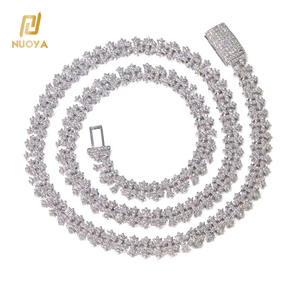 NUOYA Joyería <span class=keywords><strong>Fina</strong></span> Collar <span class=keywords><strong>de</strong></span> <span class=keywords><strong>Cadena</strong></span> <span class=keywords><strong>de</strong></span> Diamantes Iced Out <span class=keywords><strong>de</strong></span> 8.5MM Bañado en <span class=keywords><strong>Oro</strong></span> con Diseño <span class=keywords><strong>de</strong></span> Cruz y Circonitas Brillantes a la Moda <span class=keywords><strong>para</strong></span> Hombres y Mujeres - Product Image 3