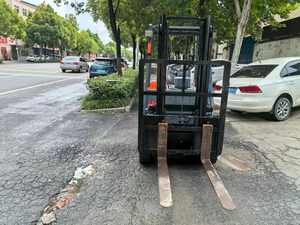 Utilisé pour Toyota Chariot élévateur diesel de 2.5 tonnes avec service après-vente local Matériel de manutention d'origine du Japon - Product Image 4