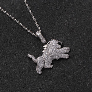 Collar de Lujo con Colgante de Bestia Mítica Brillante de Latón y Circones, Joyería de Moda con Encanto de Animal Saltando Místico - Product Image 3