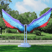 Sculpture personnalisée en résine en forme de cœur avec ailes d'ange géantes, accessoire photo pour les lieux touristiques en plein air et la décoration de mariage