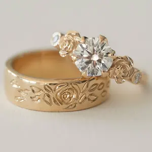 优雅的925银玫瑰花镀金订婚石戒指女性闪亮VVS1含沙石结婚戒指